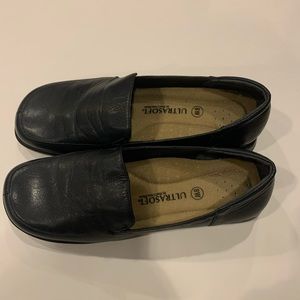 Ultra‎ Soft By Red Cross loafer style Shoes women’s size 8 wide